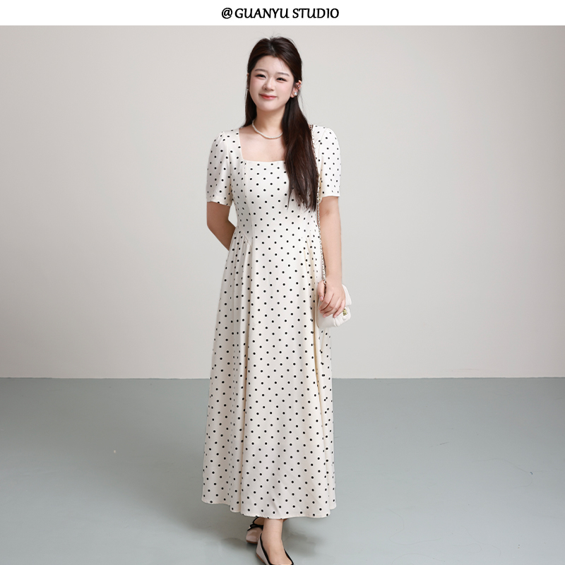 青青【黑糖芭蕾】大码女装微胖mm显瘦长款短袖波点连衣裙DM26859