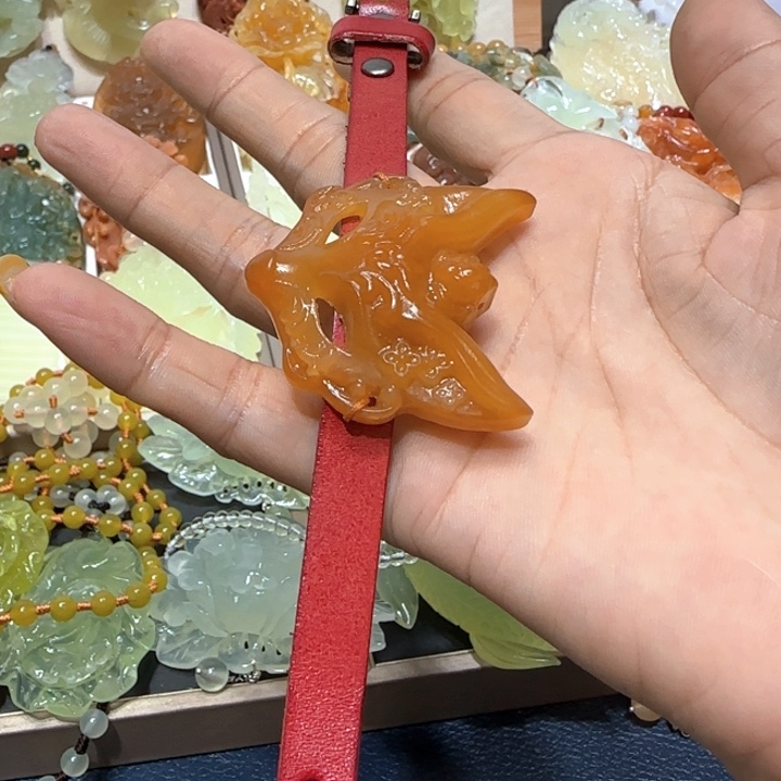 未镶嵌蛇纹石玉吊坠