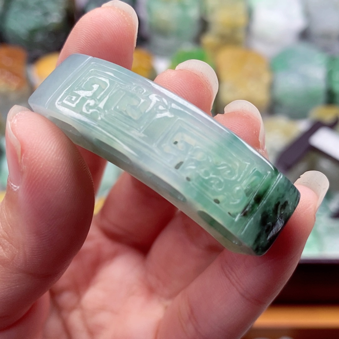 翡翠颈饰未镶嵌翡翠