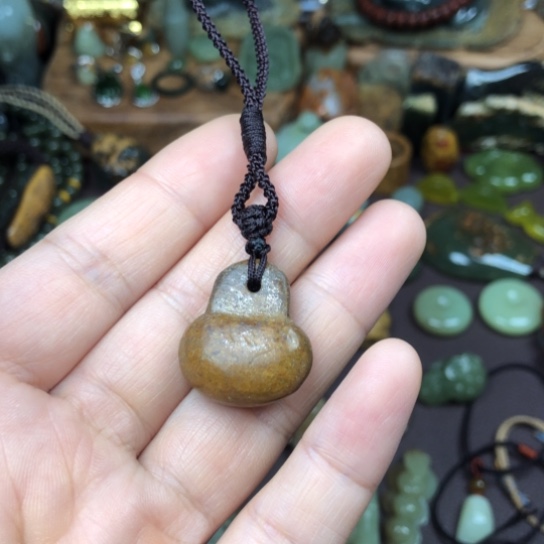 岫岩河磨玉（透闪石质玉）挂件未镶嵌