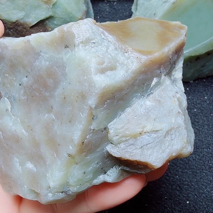 未镶嵌和田玉（糖玉）珠宝半成品