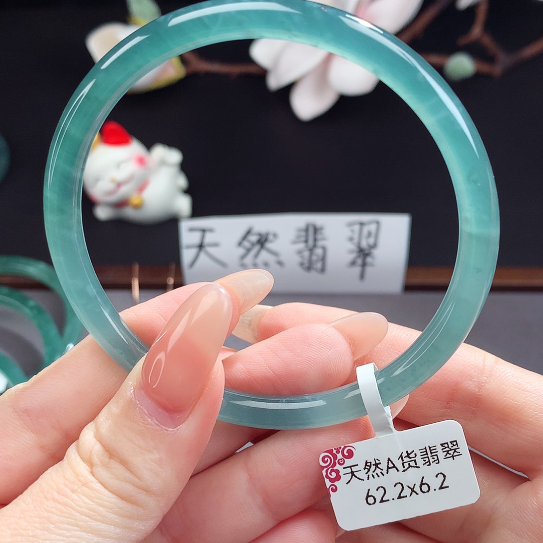 翡翠手镯（圆镯）未镶嵌