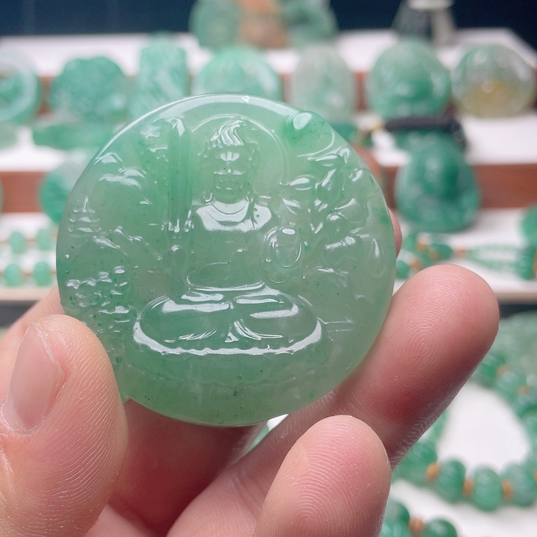 颈饰未镶嵌石英质玉