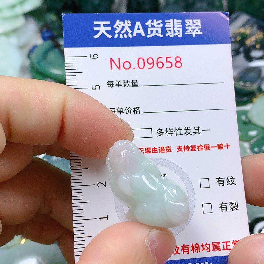 翡翠颈饰未镶嵌天然翡翠