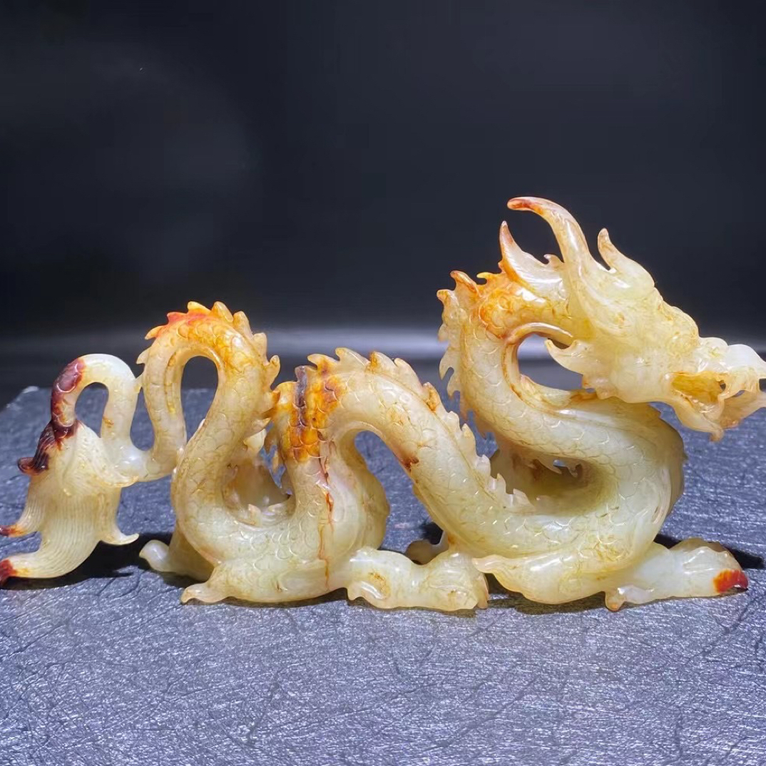 精美和田玉龙大摆件