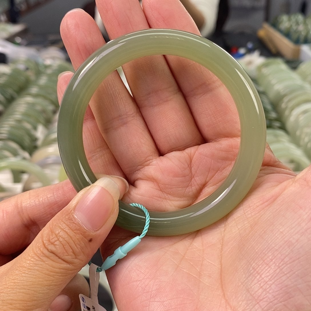 和田玉和田玉手镯54.2微瑕未镶嵌