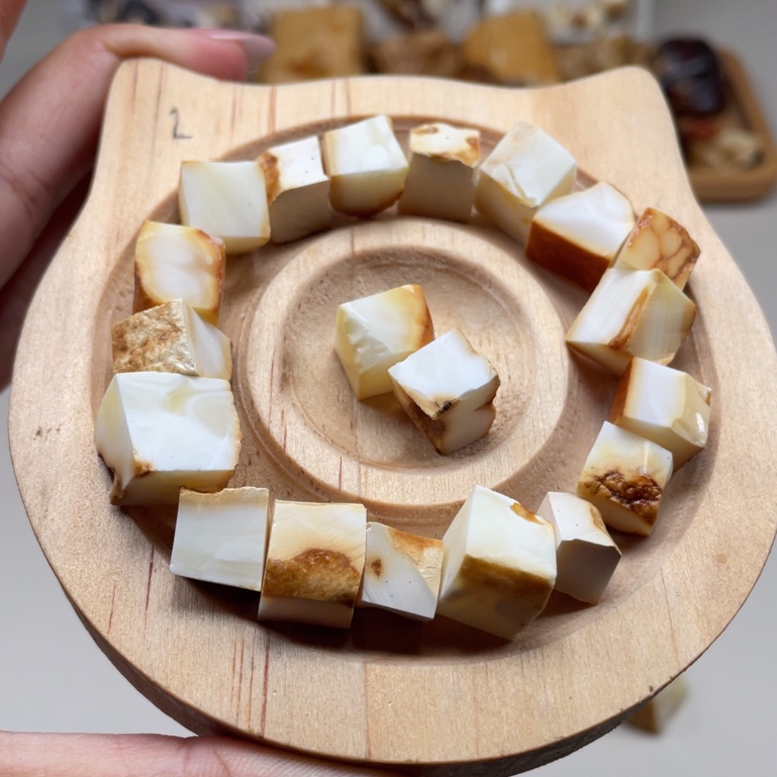 定制琥珀未镶嵌天然蜜蜡