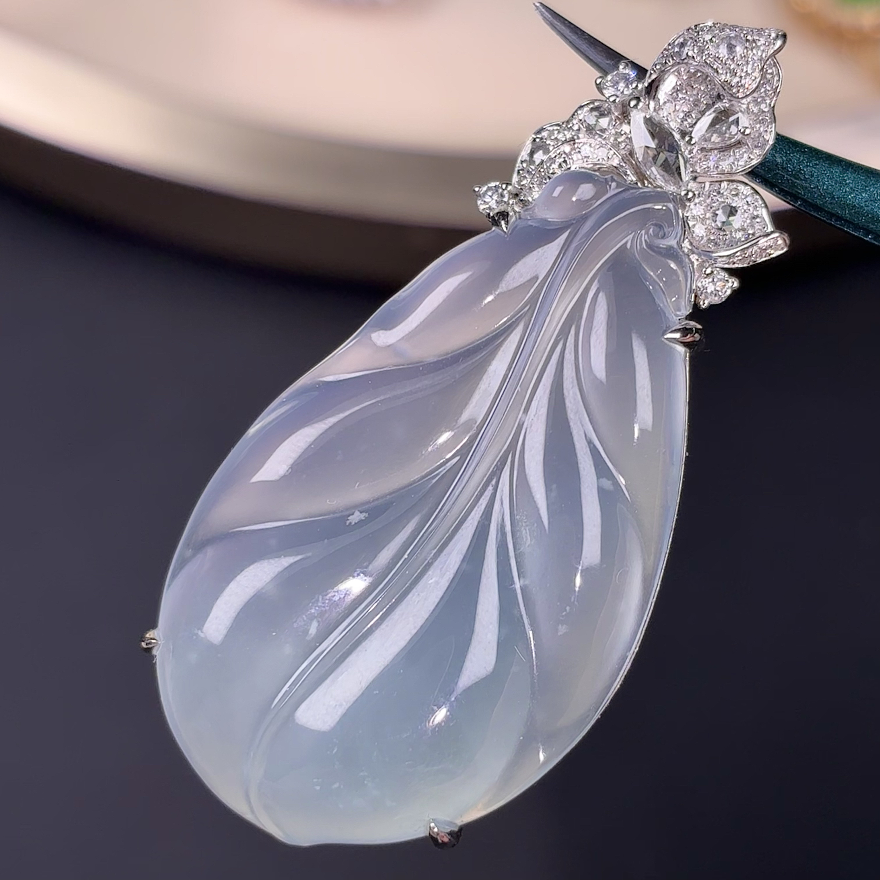 缅甸翡翠a货玻璃种大庄叶子芭蕉叶冰透仙气气质温柔通透18k镶嵌