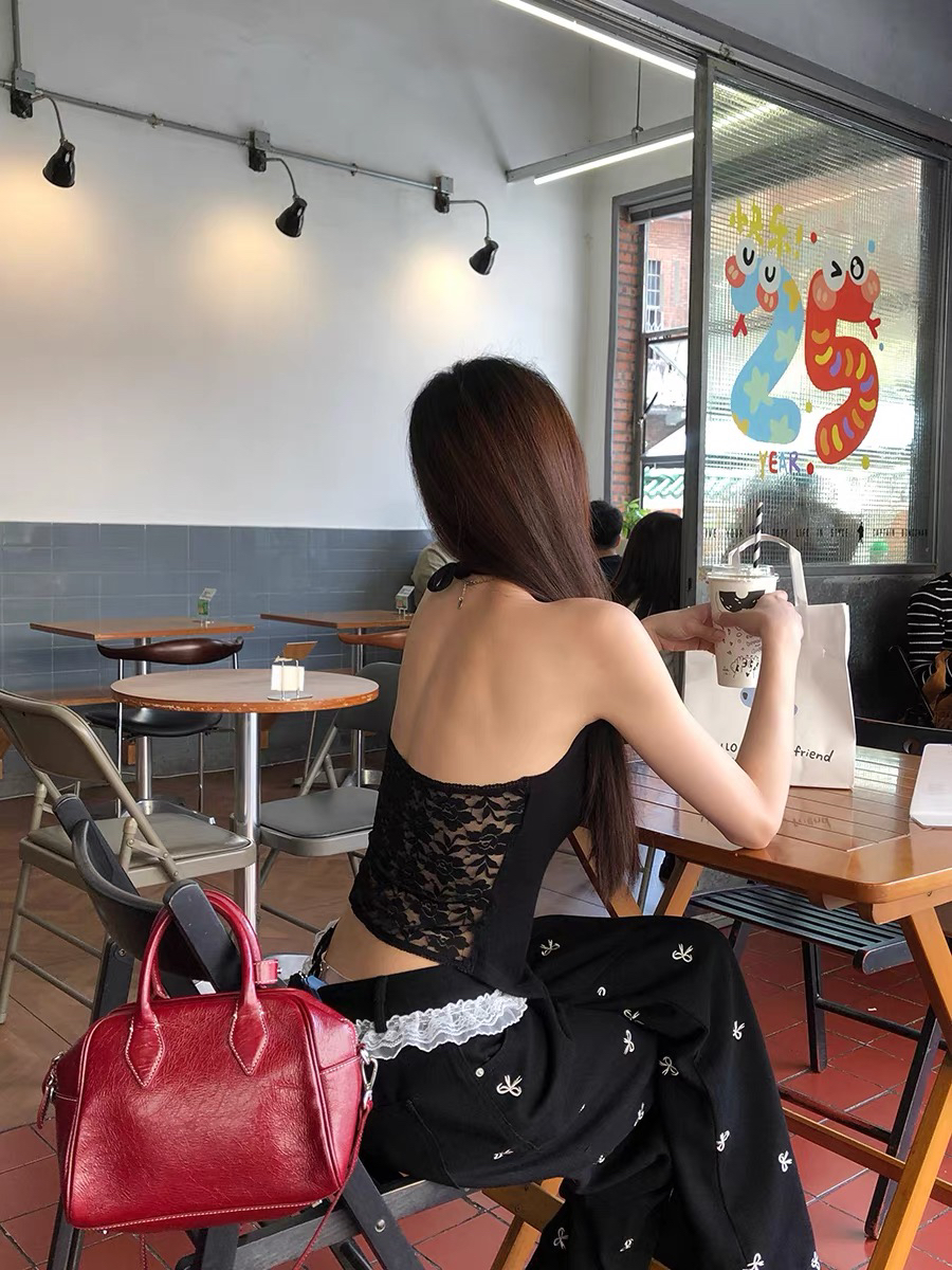 古奈家针织挂脖拼接蕾丝上衣背心辣妹纯浴显瘦性感镂空修身