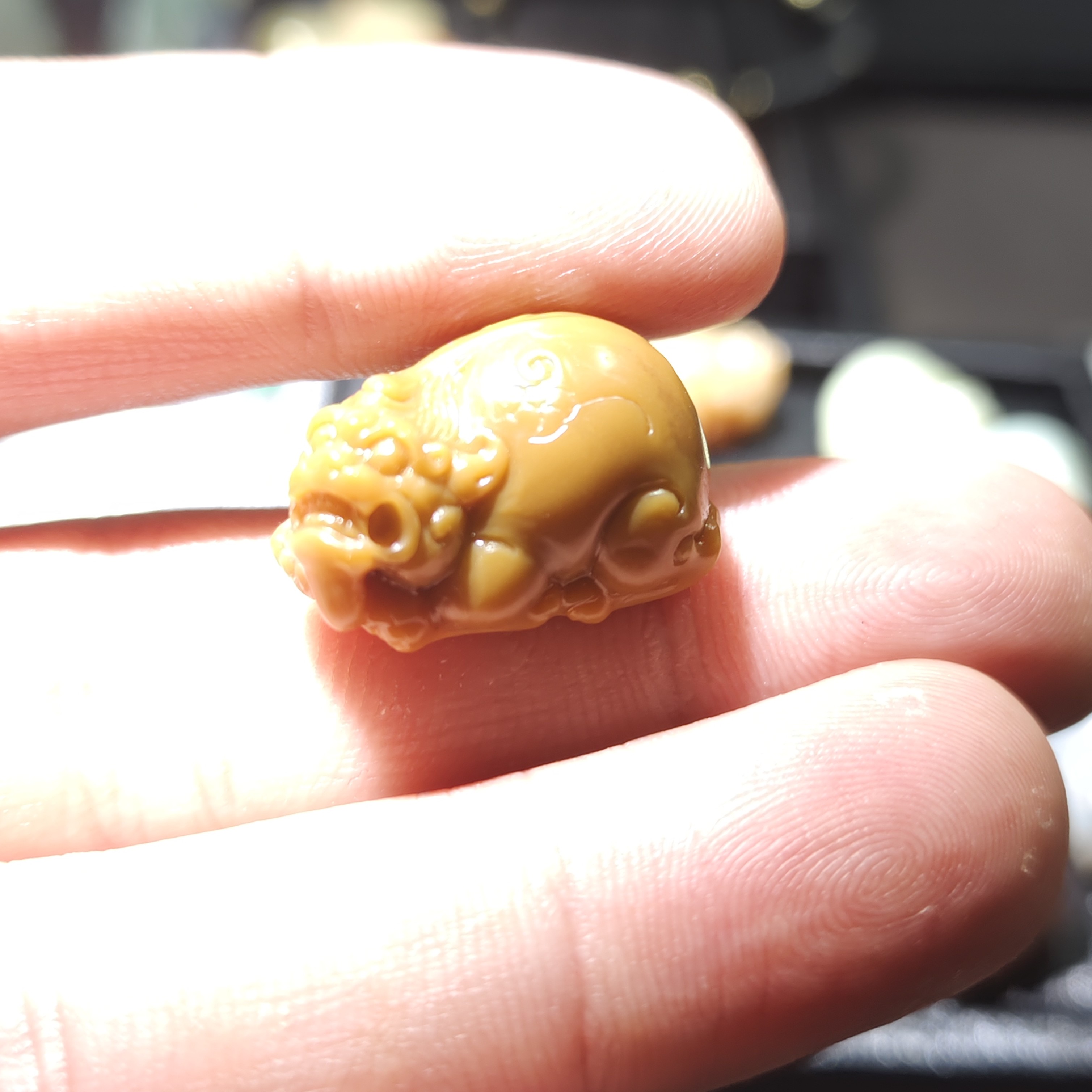手工雕刻精美俏色貔貅