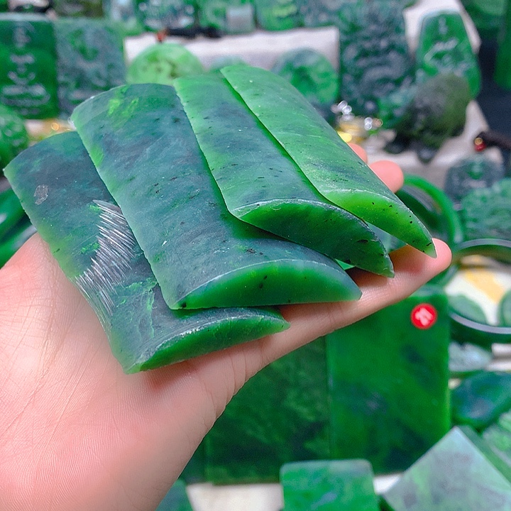 北***姐和田玉（碧玉）未镶嵌颈饰