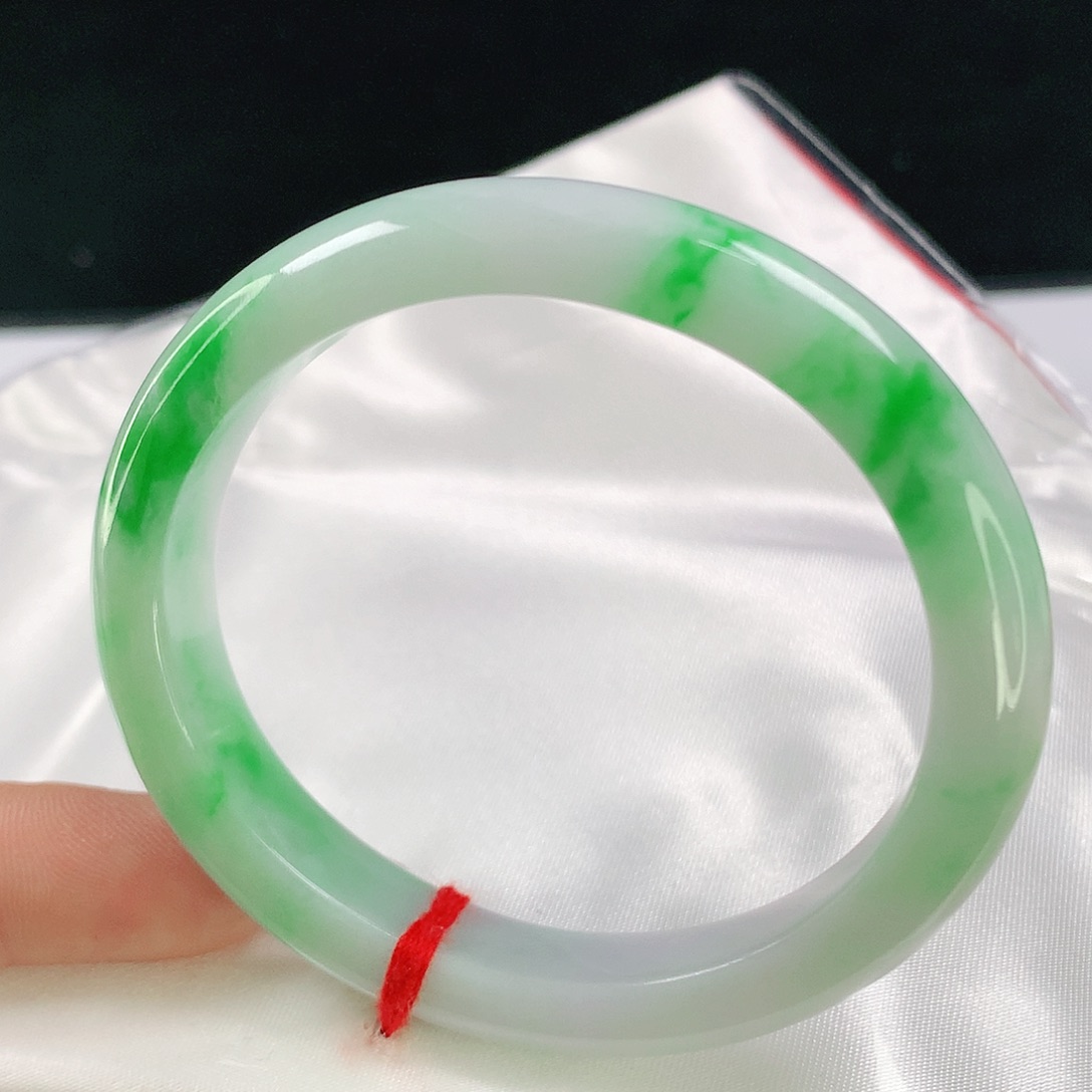 翡翠未镶嵌手镯（贵妃镯）54.4