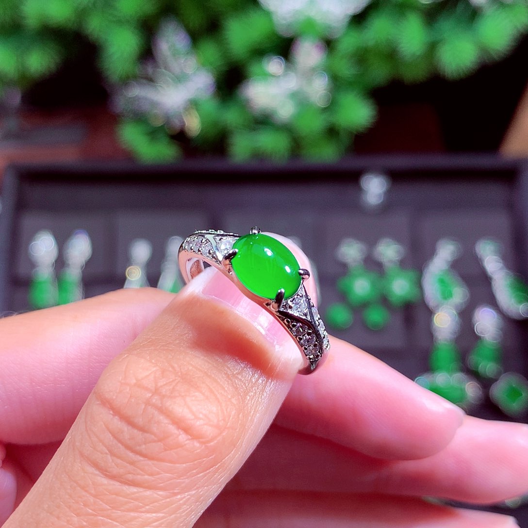 颈饰未镶嵌翡翠天然