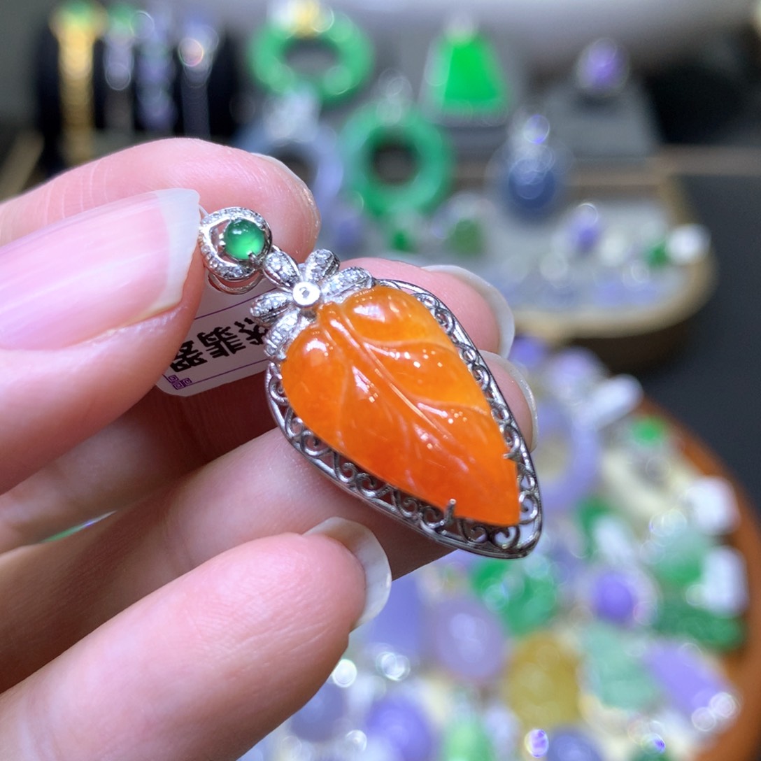 【闪购商品】翡翠颈饰18K金镶嵌翡翠吊坠项链