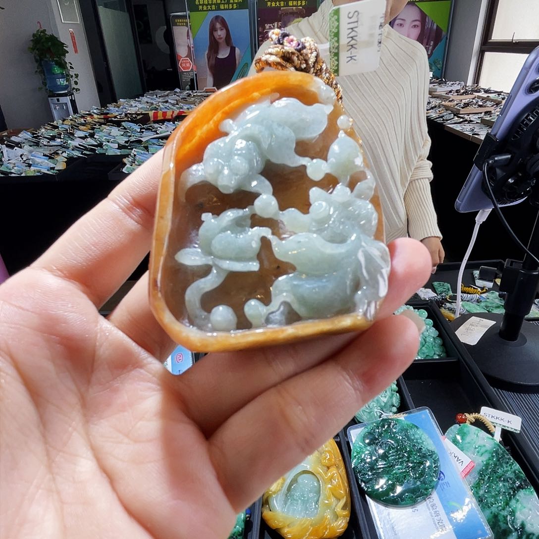 颈饰未镶嵌翡翠一