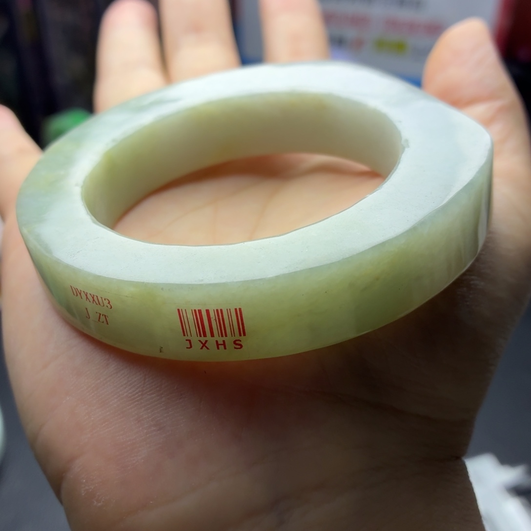 定制翡翠未镶嵌缅A翡翠多样性发一