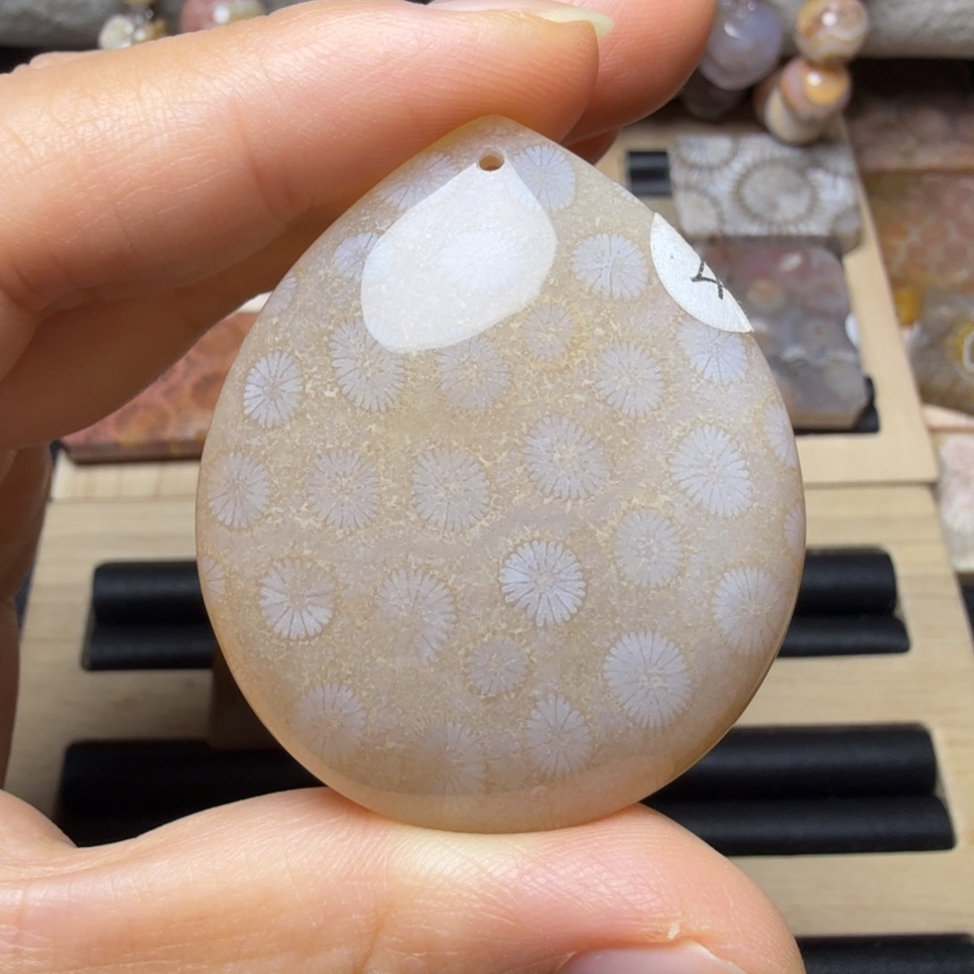 硅化玉未镶嵌百搭：干净的糖白花，双面胖水滴