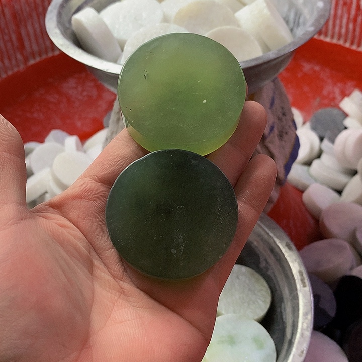 蛇纹石玉珠宝半成品未镶嵌
