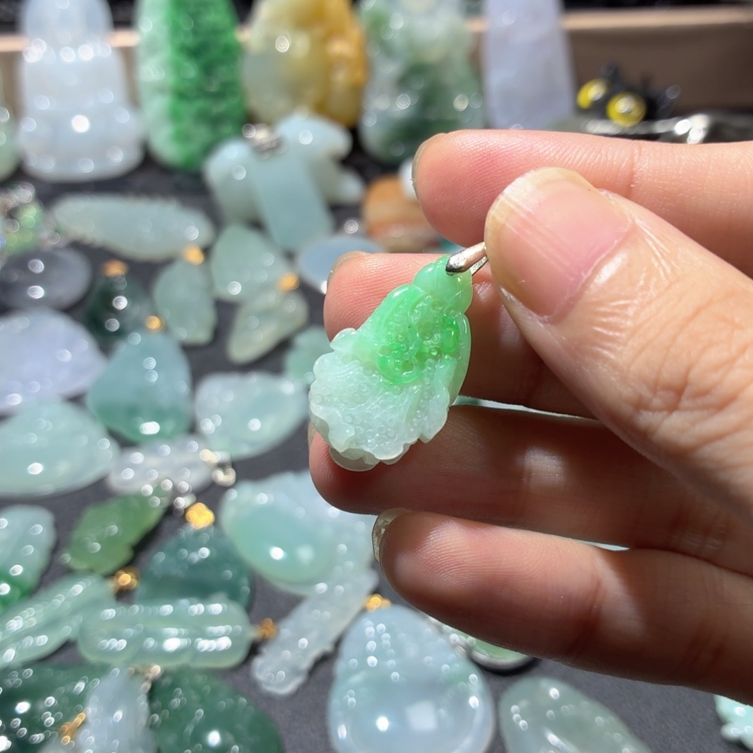 翡翠未镶嵌吊坠(不含链)