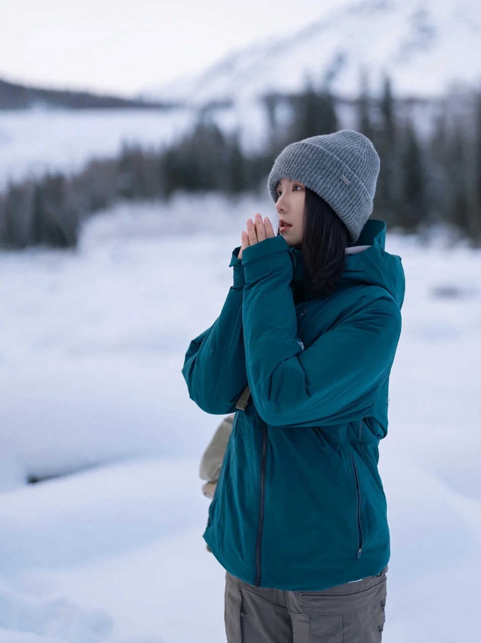 户外冲锋衣连帽秋冬新款加绒加厚保暖外套夹克