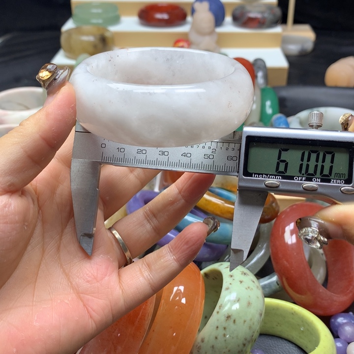 未镶嵌手镯石英质玉