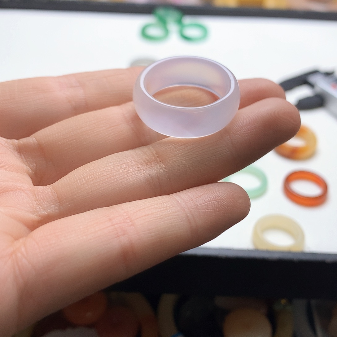 未镶嵌石英质玉（黄龙玉）手镯蔚****?