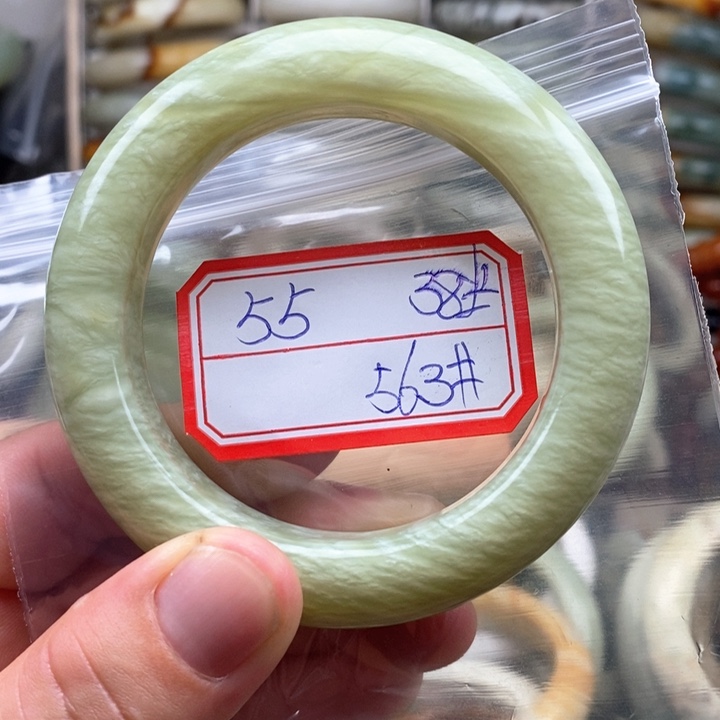 未镶嵌蛇纹石玉颈饰你****凸