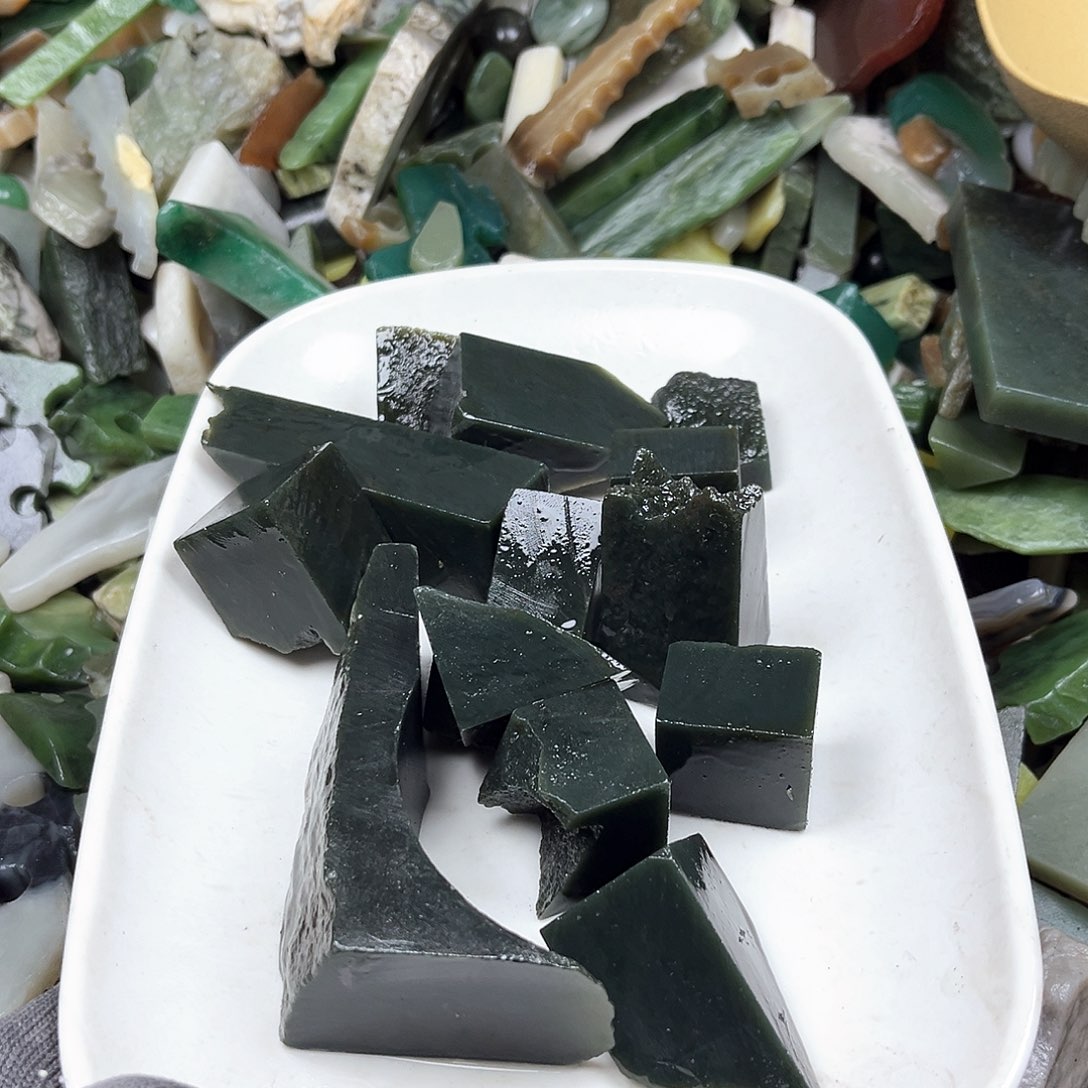 颈饰未镶嵌和田玉嘟*