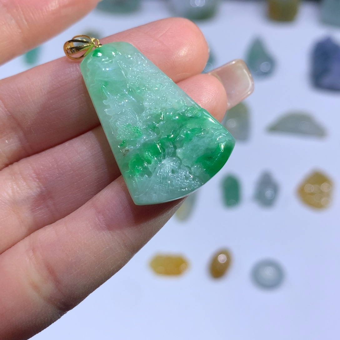 翡翠颈饰未镶嵌牌子