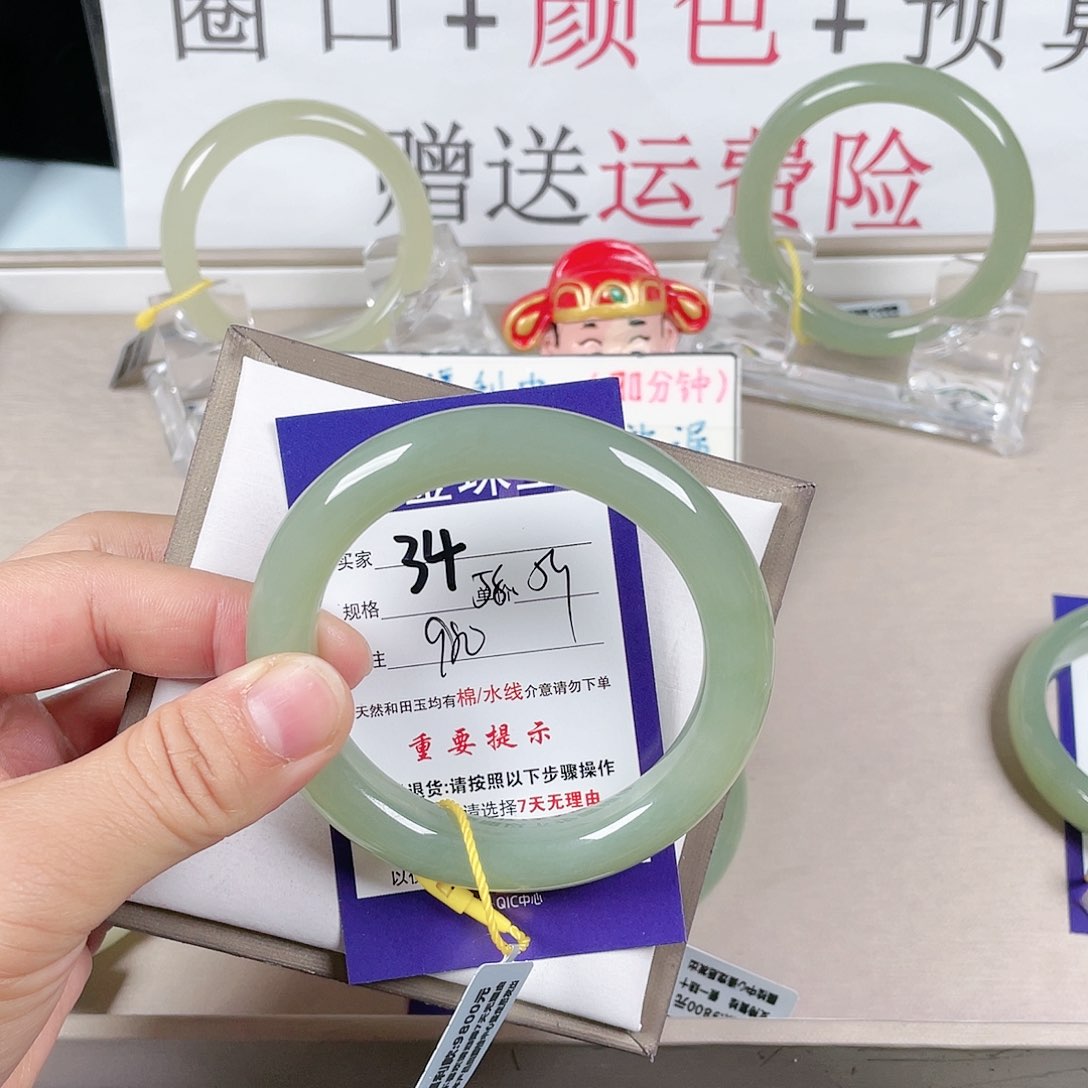 和田玉手镯未镶嵌