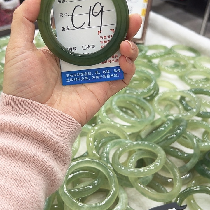 小***乔蛇纹石玉未镶嵌手镯