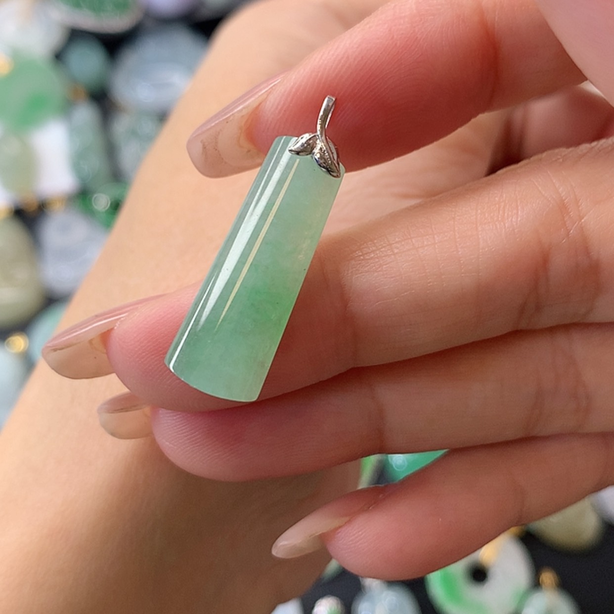 【闪购商品】翡翠吊坠(赠链)18K金镶嵌