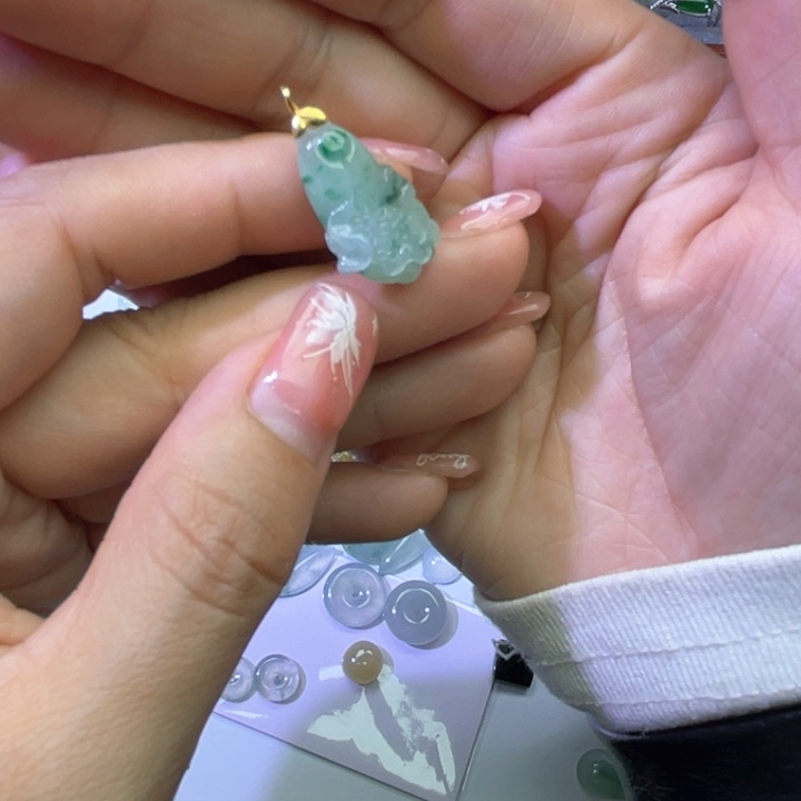 翡翠颈饰18K金镶嵌白菜