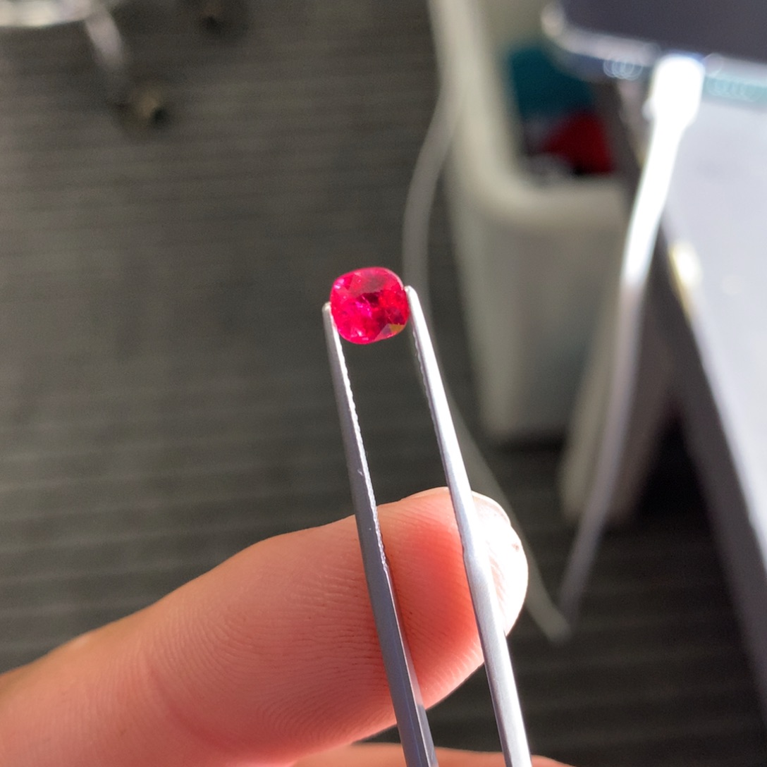 尖晶石裸石未镶嵌0.74克拉纳米亚超绝