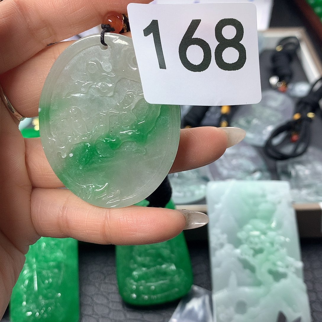 翡翠颈饰未镶嵌翡翠