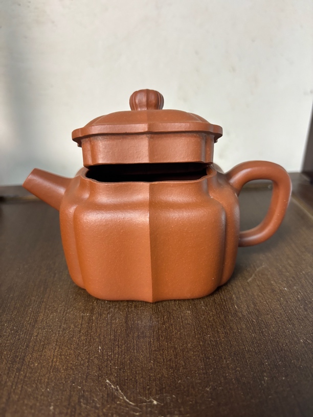 宜兴朱泥紫砂茶壶