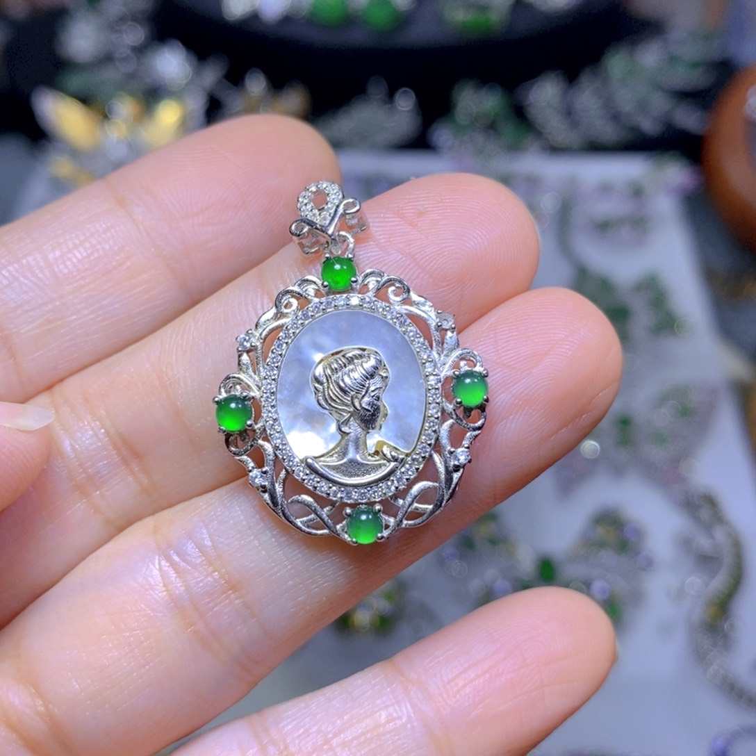 翡翠颈饰银S925镶嵌天然翡翠