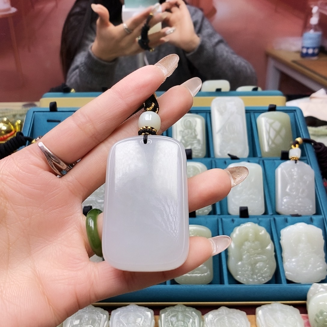 和田玉颈饰未镶嵌三*.