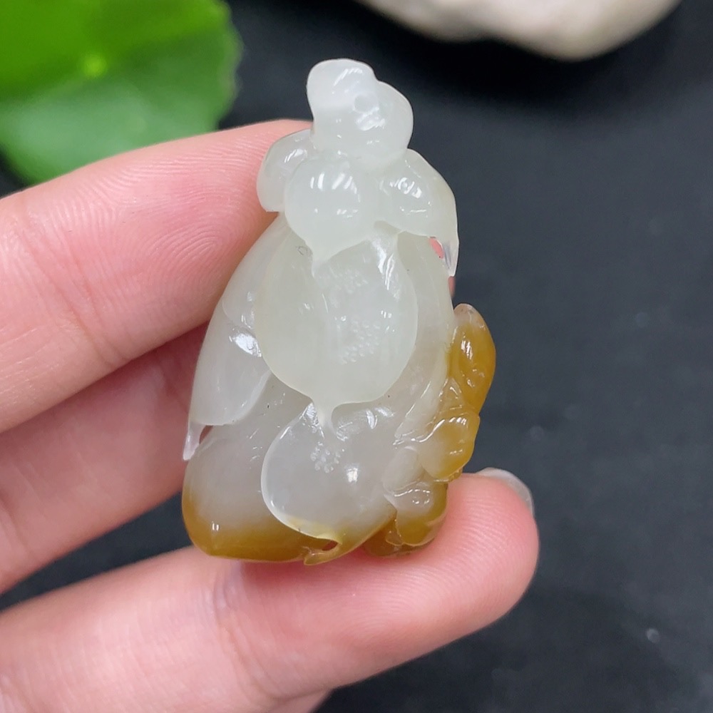 新疆和田玉糖玉兰花吊坠挂坠