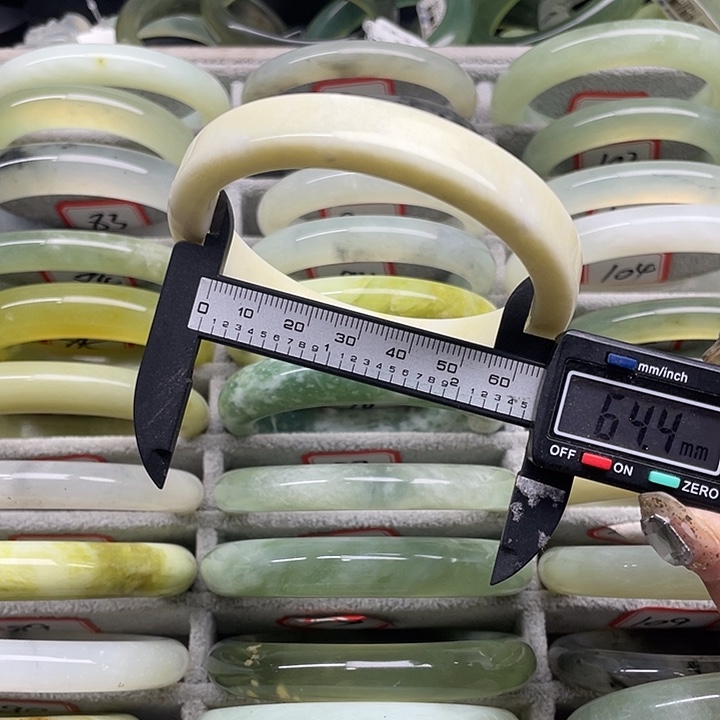 蛇纹石玉未镶嵌手镯114