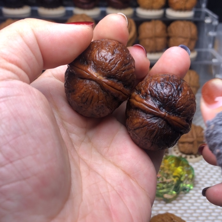 文玩核桃把件46墨玉猫眼37尺