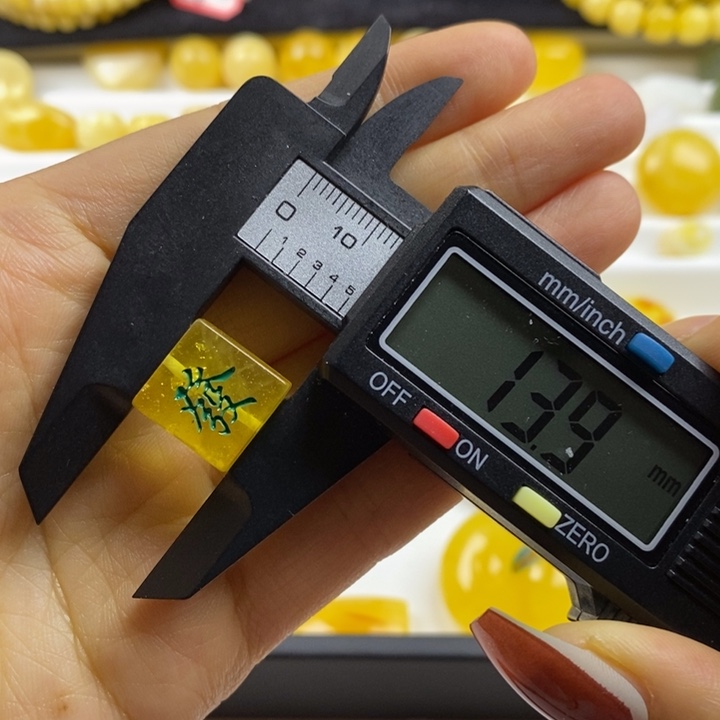 蜜蜡裸石未镶嵌微瑕