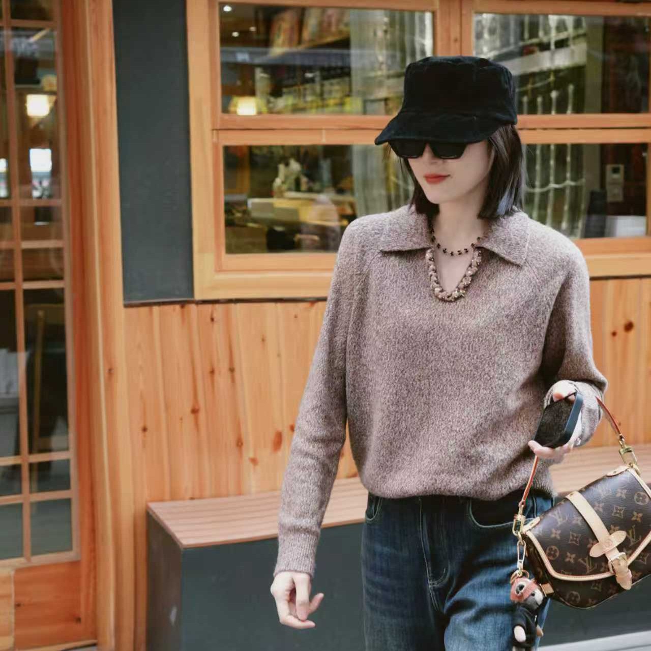 俪研【LIVELY・YAN】73737翻领V领重工亮片钉珠宽松百搭针织毛衣女