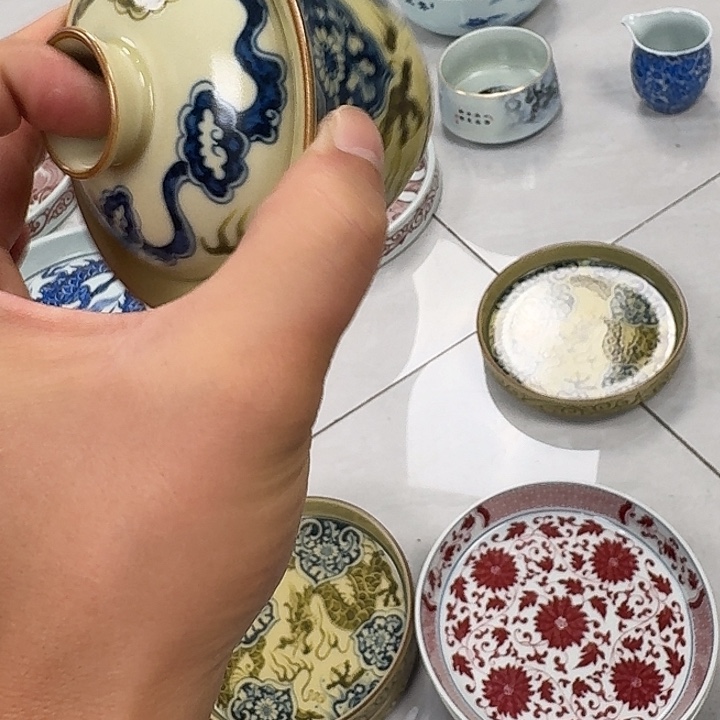 瓷片釉里金如意穿花龙二才马蹄盖碗景德镇