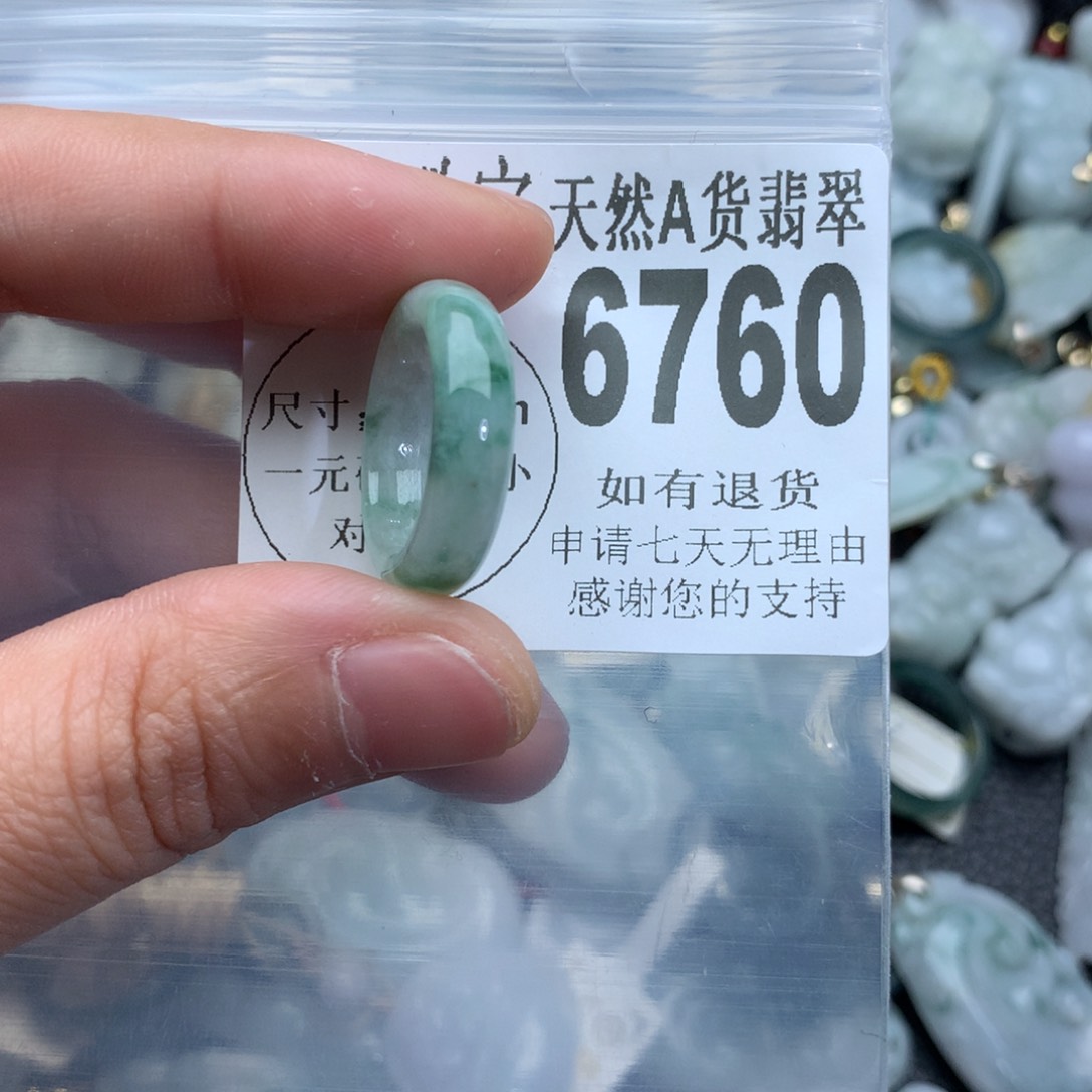 翡翠颈饰未镶嵌6760。