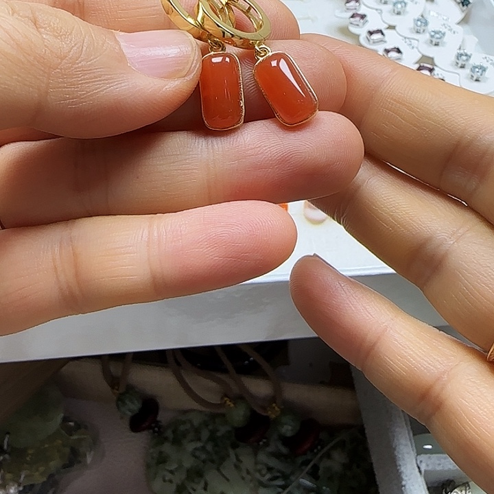 阴***行南红玛瑙未镶嵌耳饰