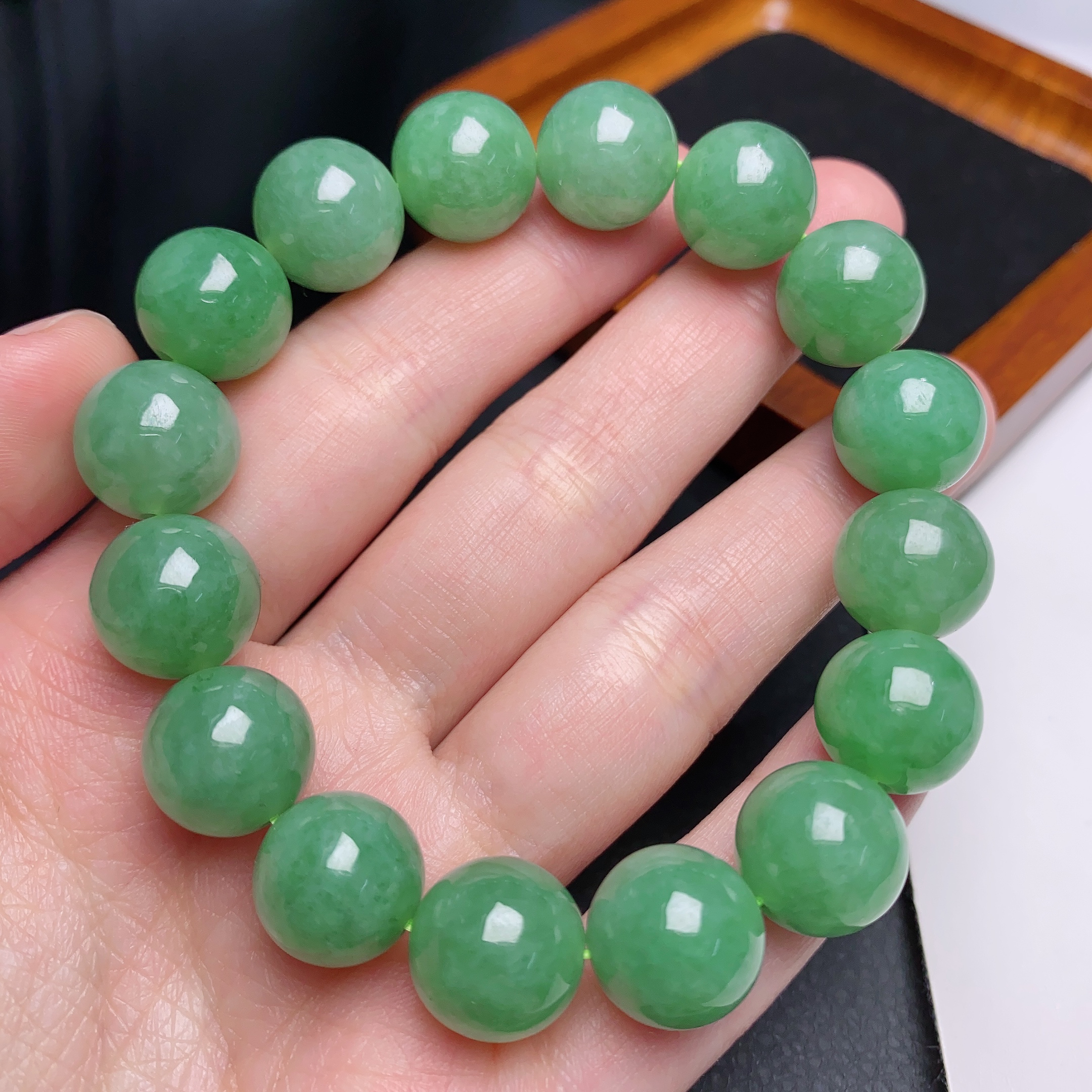缅甸天然a货翡翠大卡冰润满绿阳绿手链卡12.8mm绿色精美满色