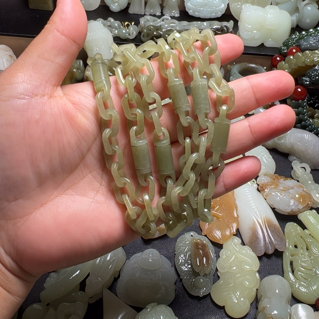 看***万和田玉（糖玉）未镶嵌颈饰