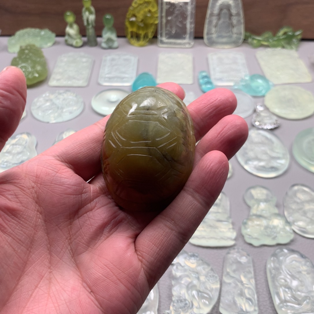 蛇纹石玉颈饰未镶嵌