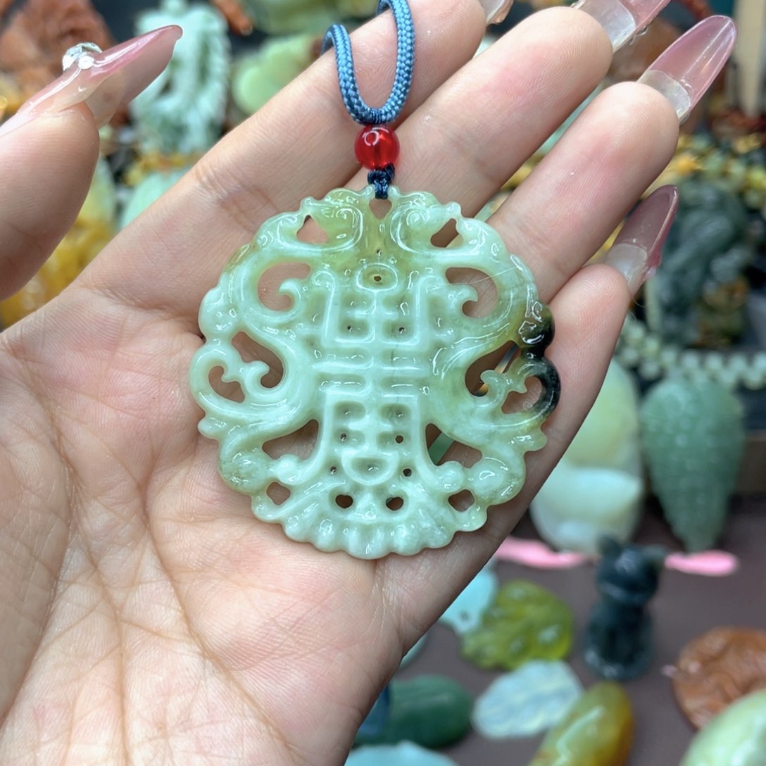 蛇纹石玉颈饰未镶嵌